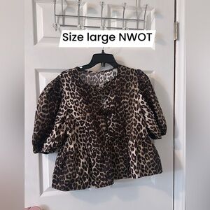 Women’s large cheetah boutique top